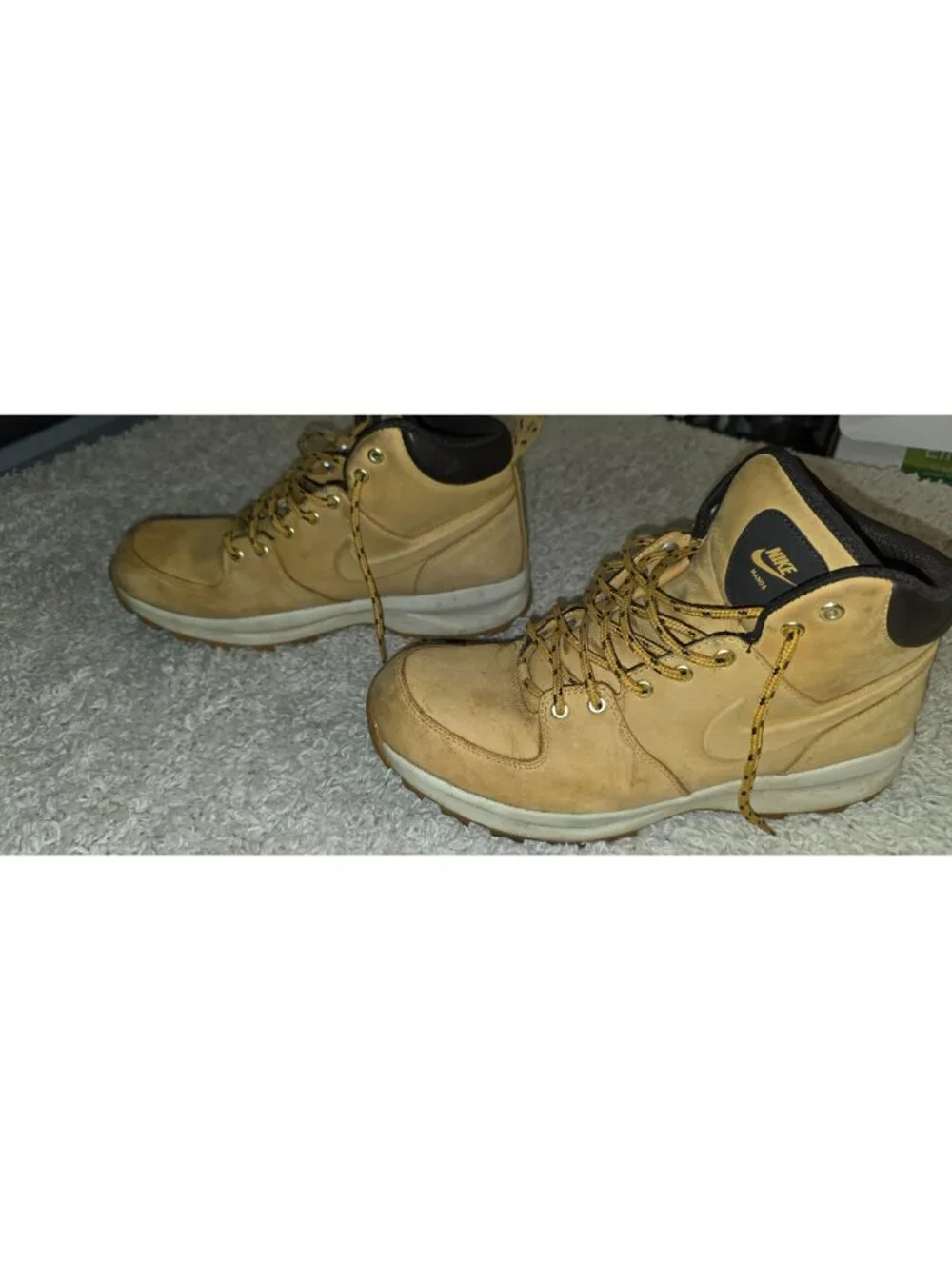 N/A nike manoa
